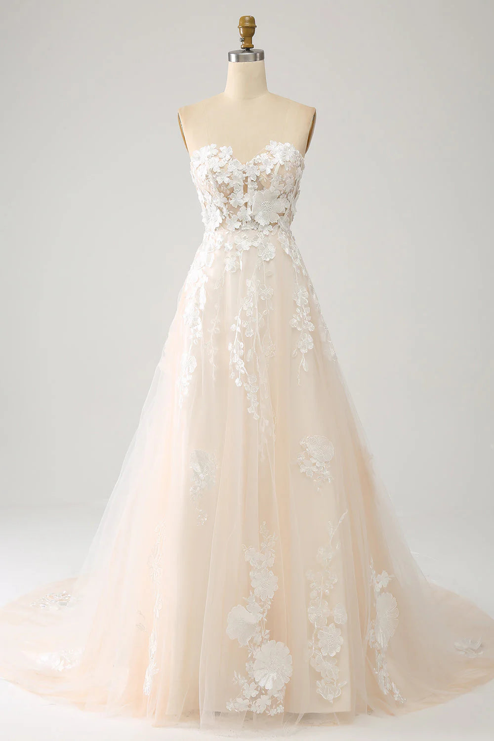 Robe de mariée longue style corset avec décolleté en cœur et appliques